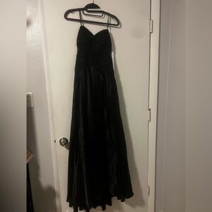 Elegant Black Evening Maxi Dress